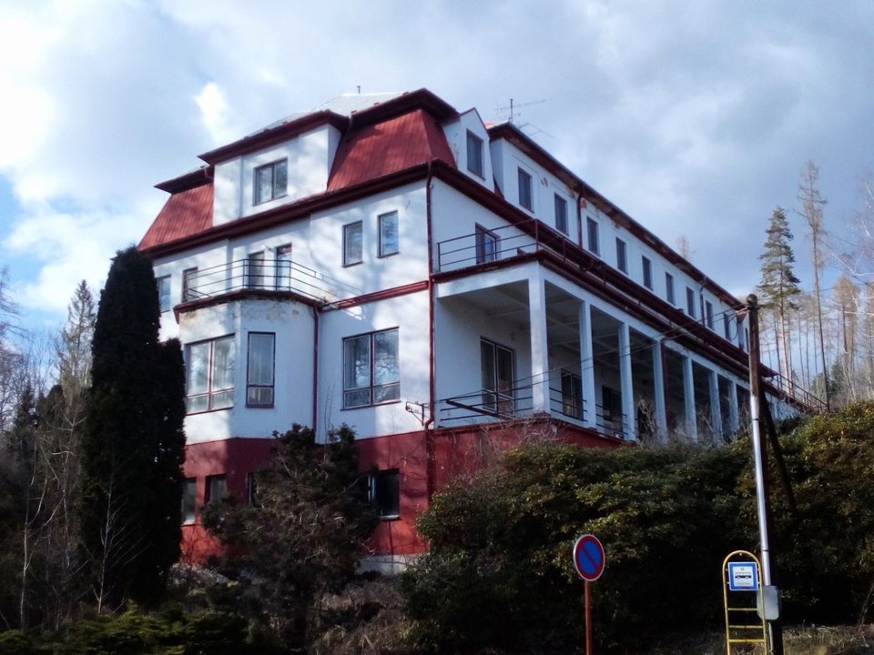 Lesní zámek – Muzeum nábytku